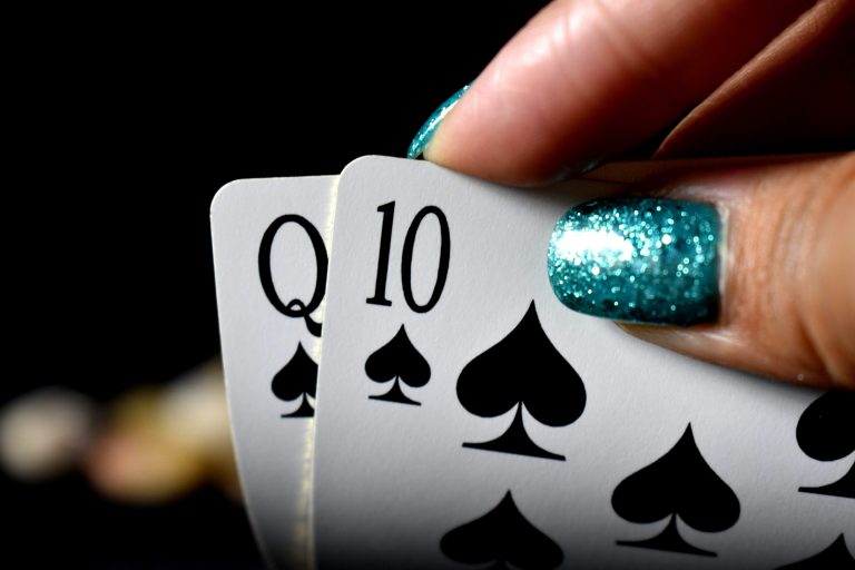 poker hand- a queen and a ten